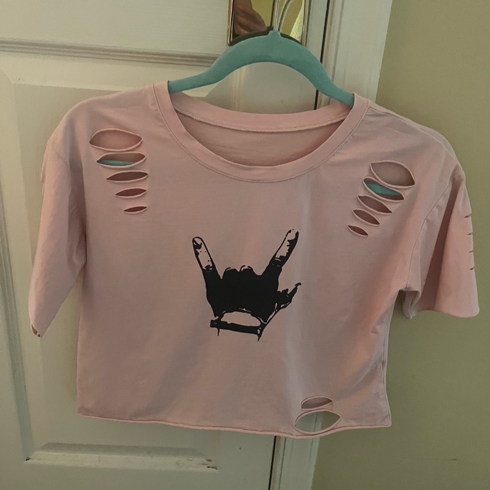 *BRAND NEW 🆕/UNUSED* Pink Distressed Women’s Crop Top